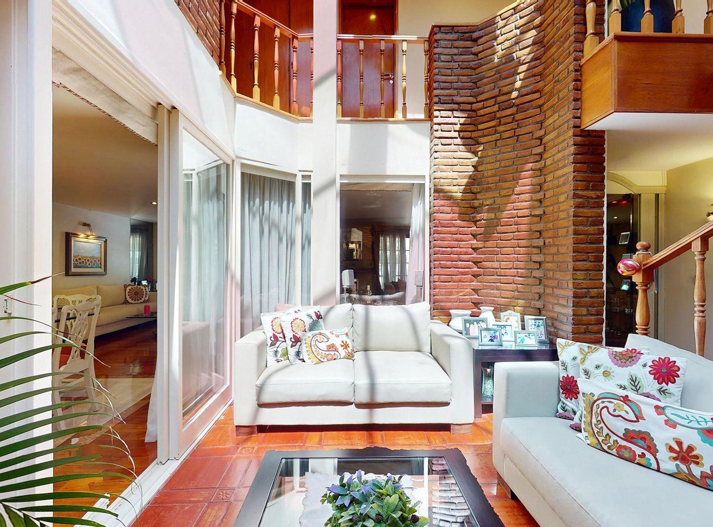 Foto de Venta casa 5 amb jardín pileta cochera. Colegiales, imagen 1
