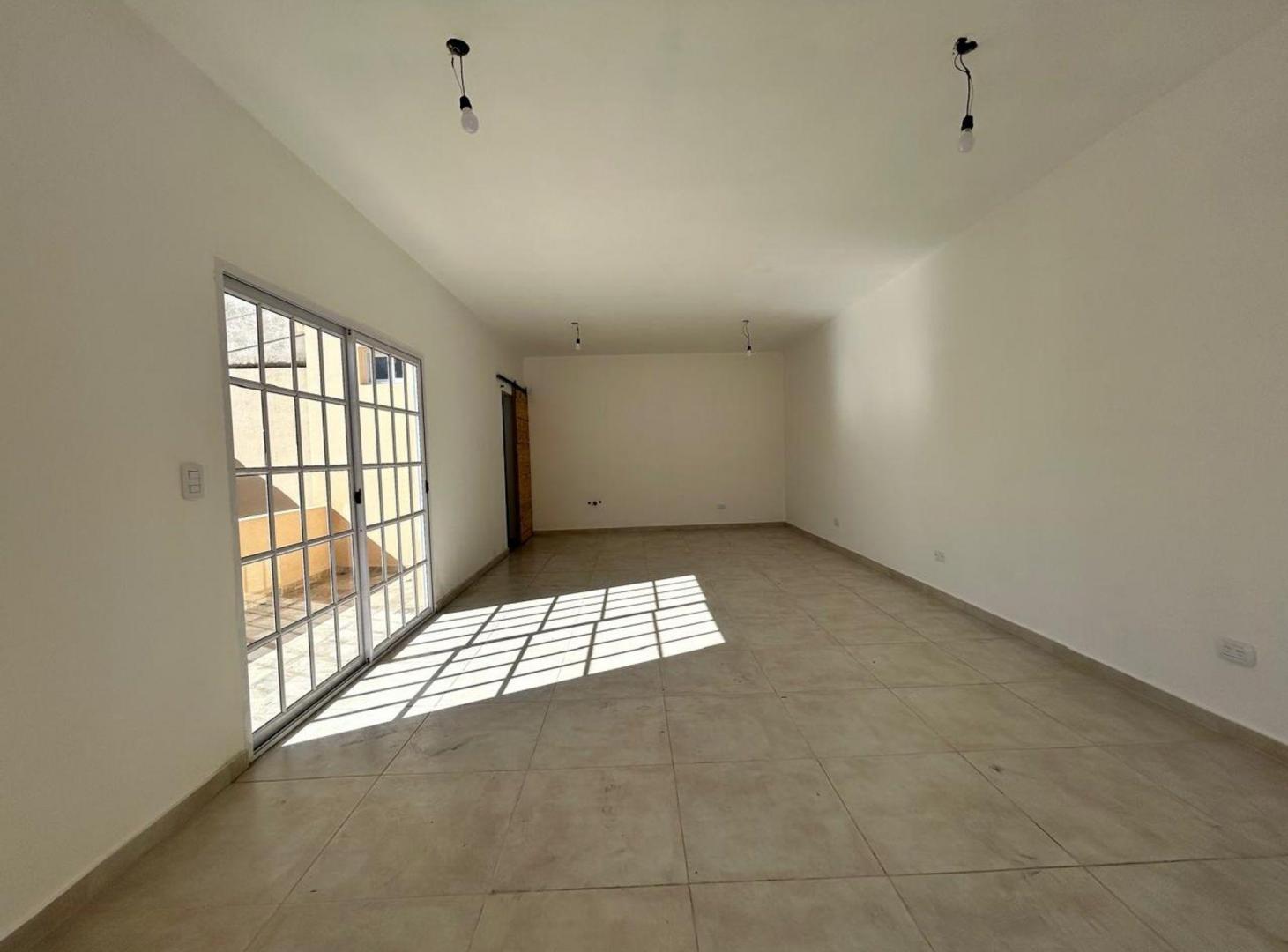 Foto de CASA REFACCIONADA A NUEVA 4/5 AMB QUINCHO TERRAZA, imagen 2