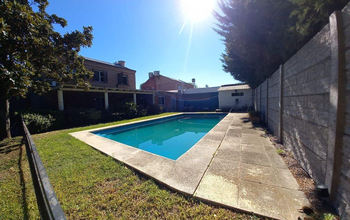 Foto de VENTA CASA 5 AMB CON PILETA,BARRIO LA CELIA,EZEIZA, imagen 4