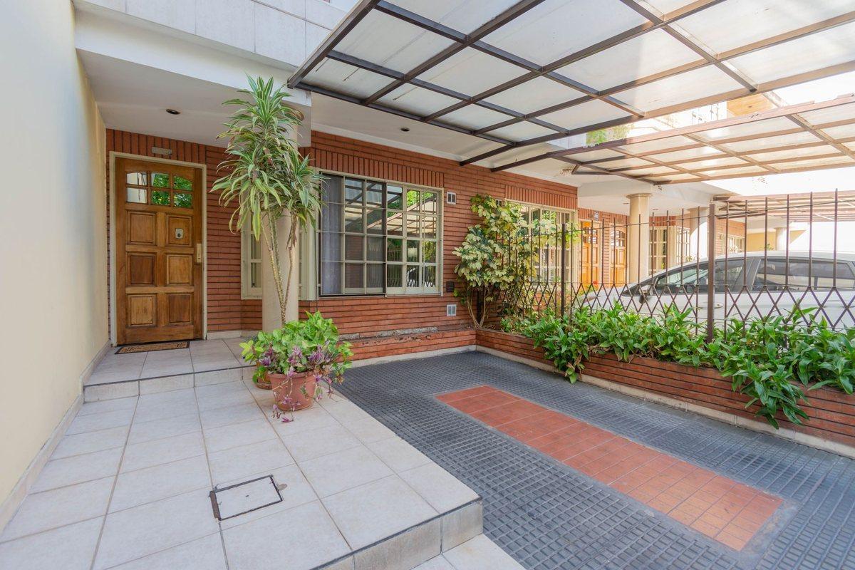 Foto de VENTA DÚPLEX C/COCHERA, JARDÍN, QUINCHO EN ALMAGRO, imagen 3