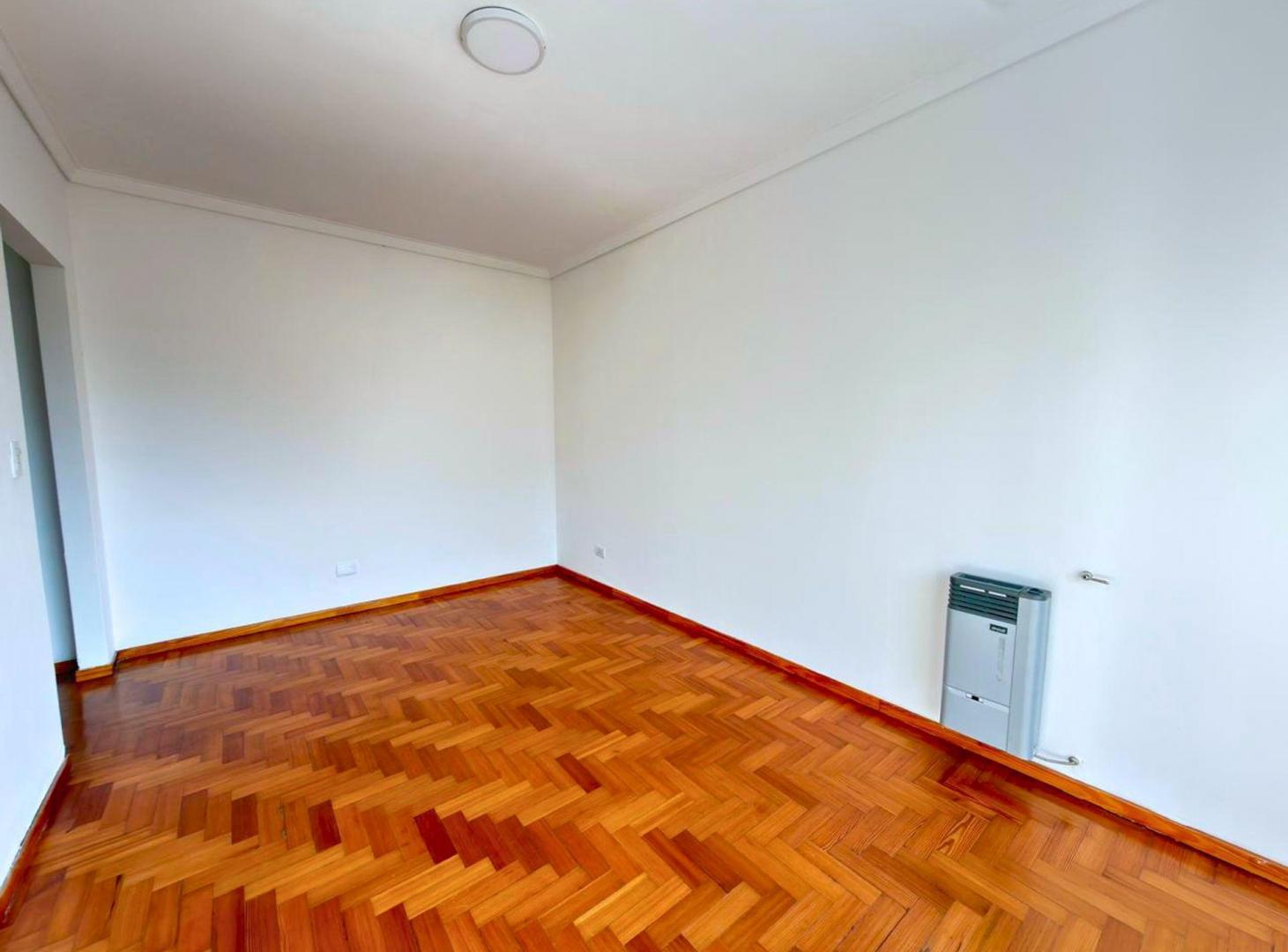 Foto de VENTA DEPTO 2 AMB CON BALCÓN FRANCÉS, QUILMES, imagen 4