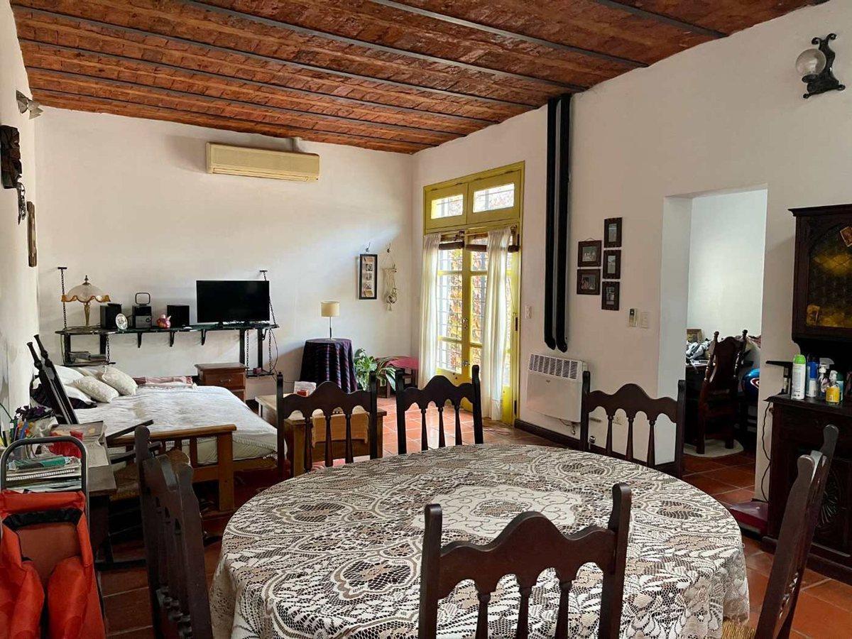Foto de Venta casa jardin lote propio remodelada Castelar, imagen 2