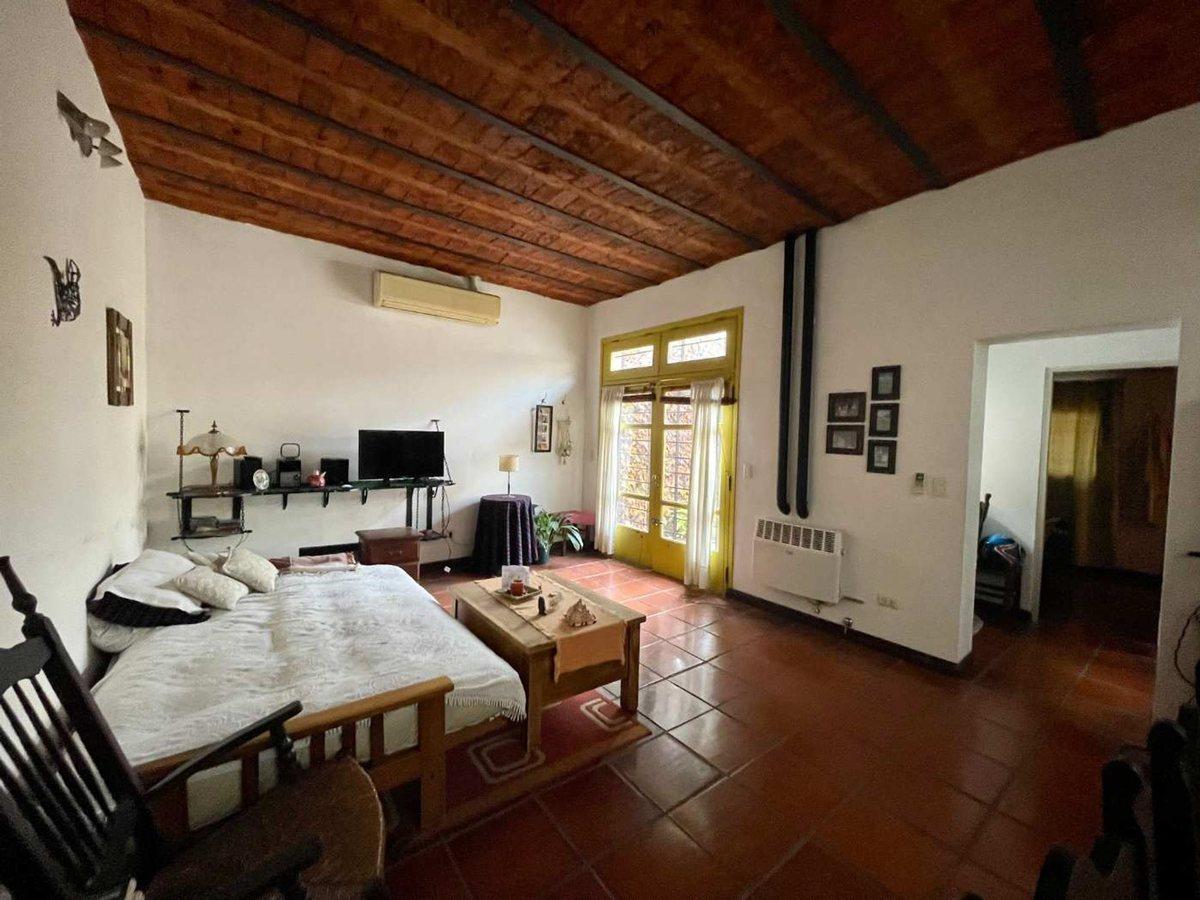 Foto de Venta casa jardin lote propio remodelada Castelar, imagen 3
