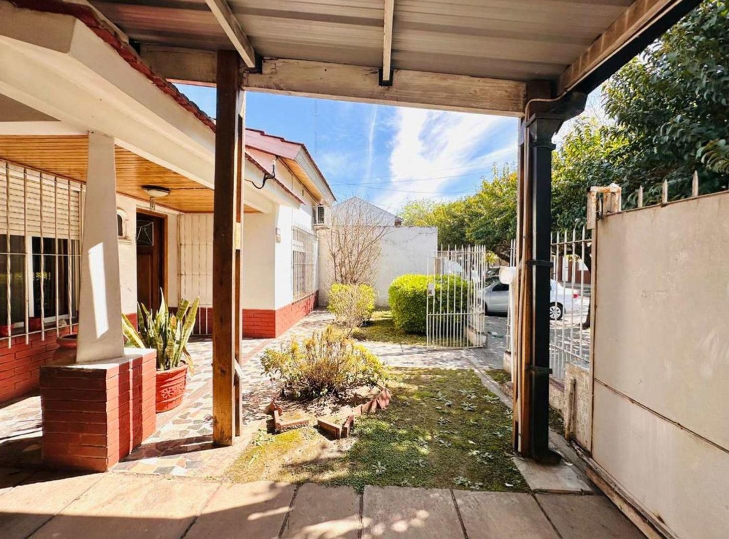 Foto de Casa en Venta en Ezeiza con parque, imagen 4