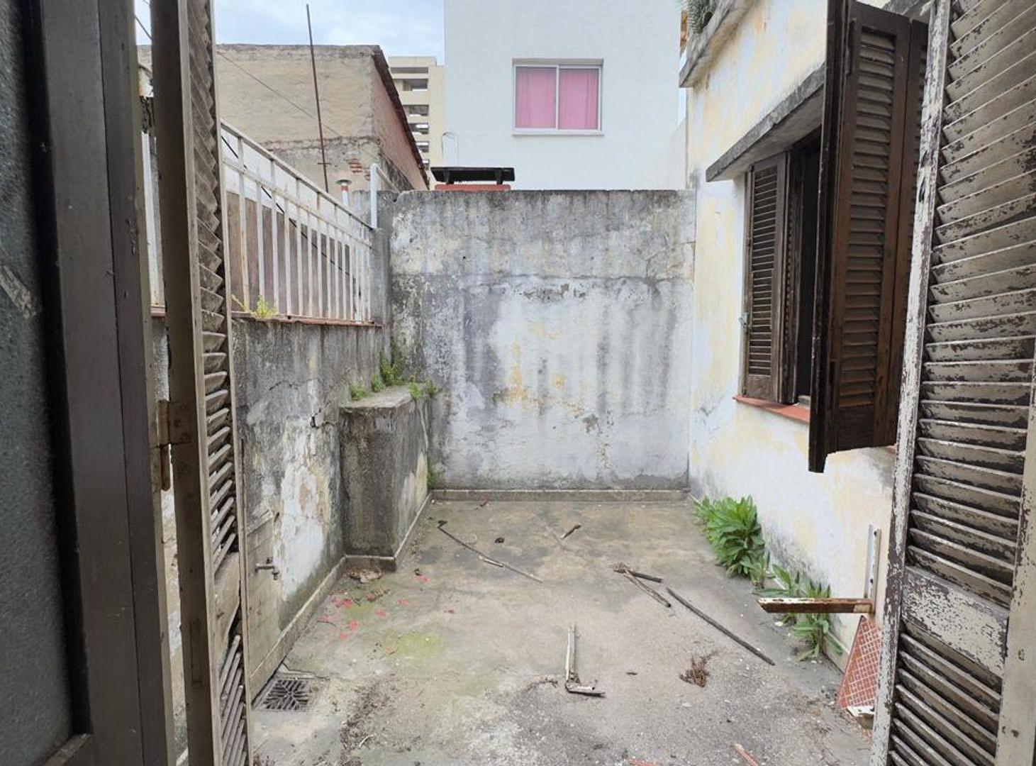 Foto de VENTA PH A REFACCIONAR C/TERRAZA EN LANUS ESTE, imagen 5
