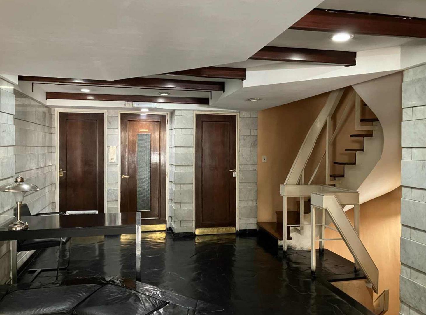 Foto de VENTA DPTO DUPLEX 4 AMB PATIO Y COCHERA BELGRANO R, imagen 2