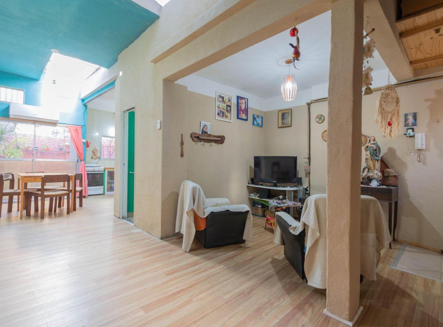 Foto de VENTA - PH 3 amb. Villa Urquiza - Patio y Terraza, imagen 4