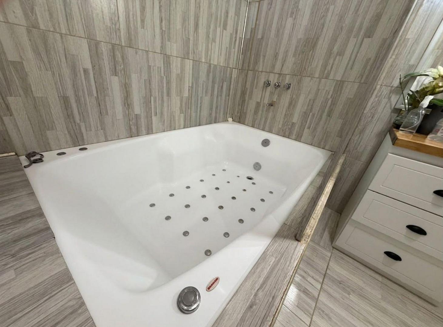 Foto de Casa con Piscina en Lote de mas de 1000 m2, imagen 2