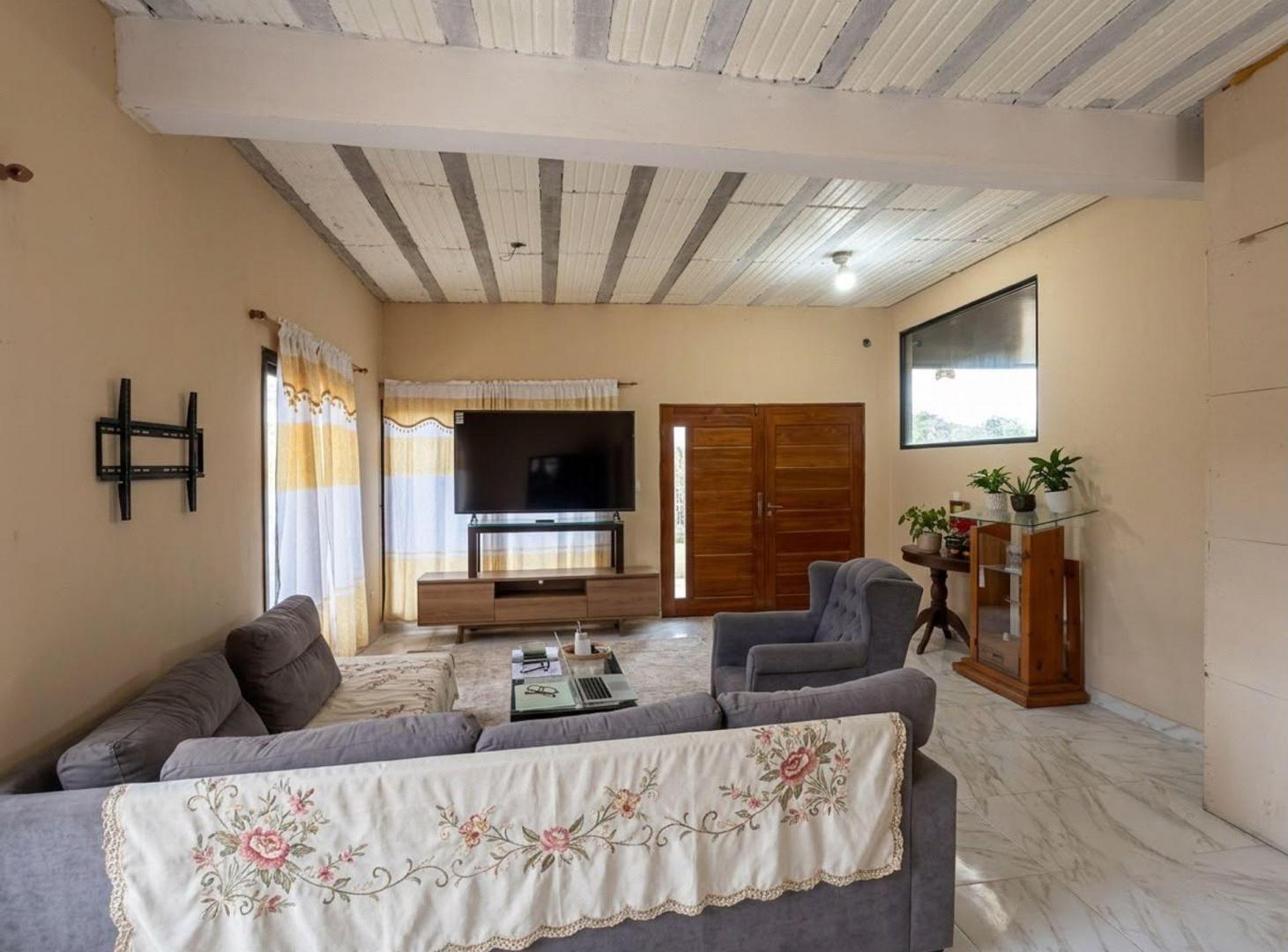 Foto de Casa con Piscina en Lote de mas de 1000 m2, imagen 3