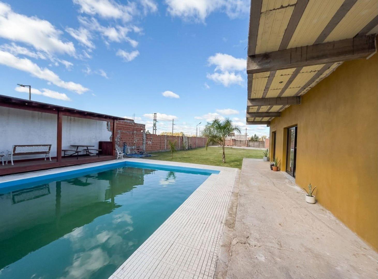 Foto de Casa con Piscina en Lote de mas de 1000 m2, imagen 4