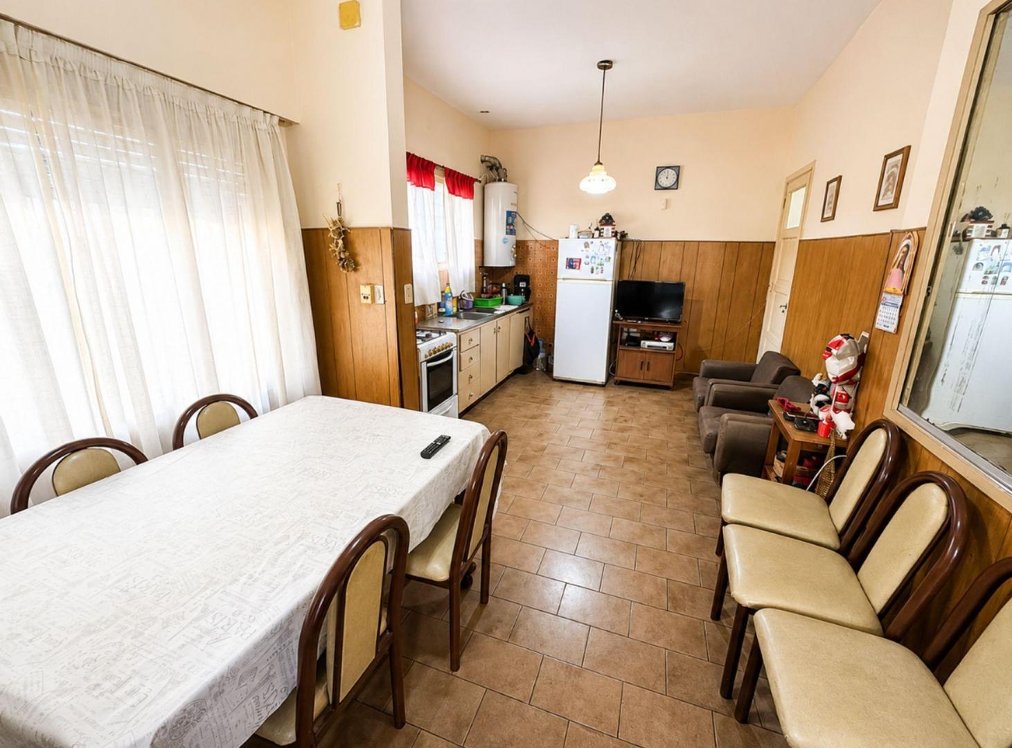 Foto de Casa 3 Amb. c/Cochera, Patio - Acepta Permuta, imagen 4