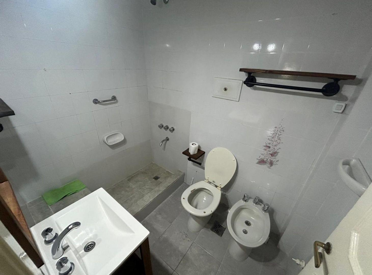 Foto de VENDE SEMIPISO 4 AMB CON DEP Y BALCÓN EN CAÑITAS, imagen 5