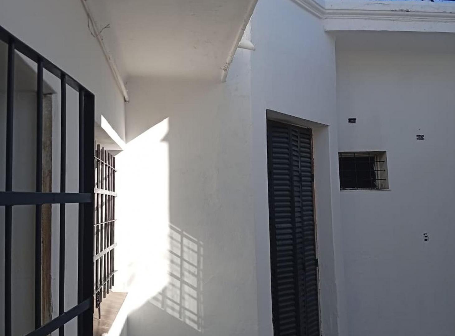 Foto de VENDE PH 4 AMB Y LOCAL A REFACC EN PARQUE CHACABUC, imagen 5