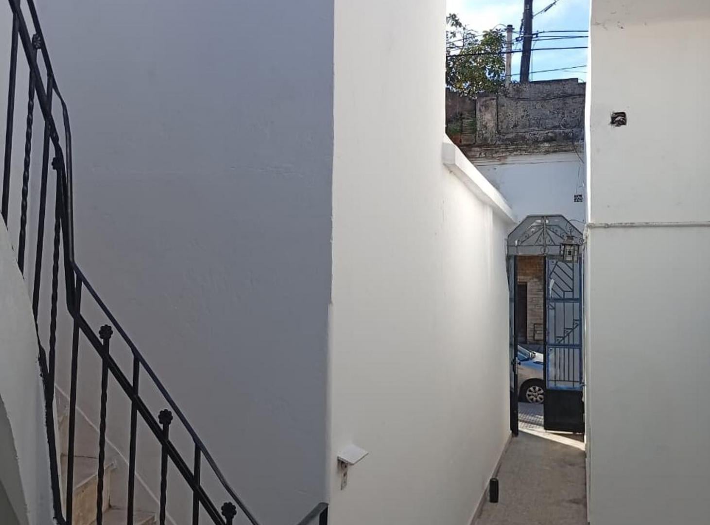 Foto de VENDE PH 4 AMB Y LOCAL A REFACC EN PARQUE CHACABUC, imagen 2