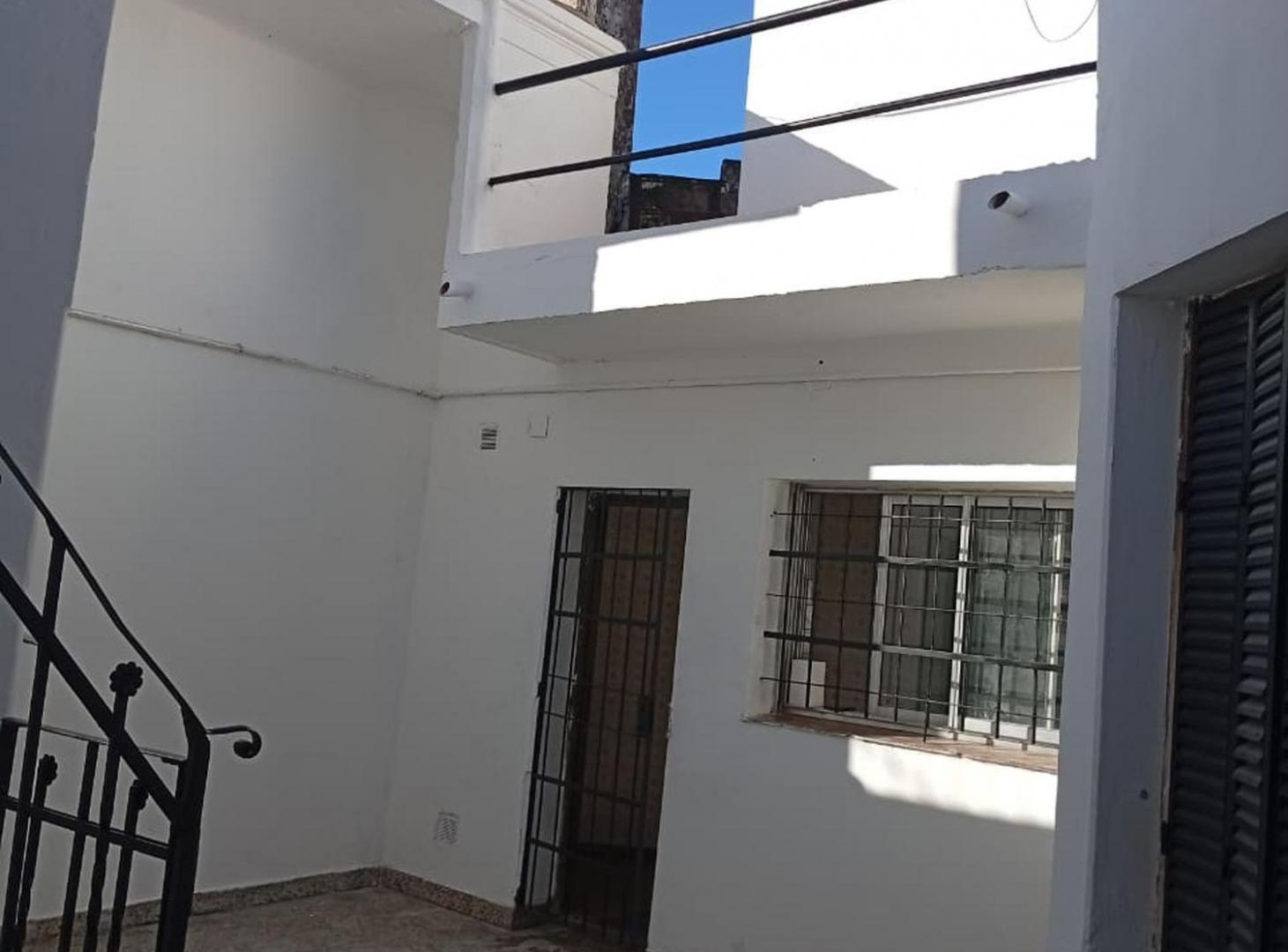 Foto de VENDE PH 4 AMB Y LOCAL A REFACC EN PARQUE CHACABUC, imagen 3