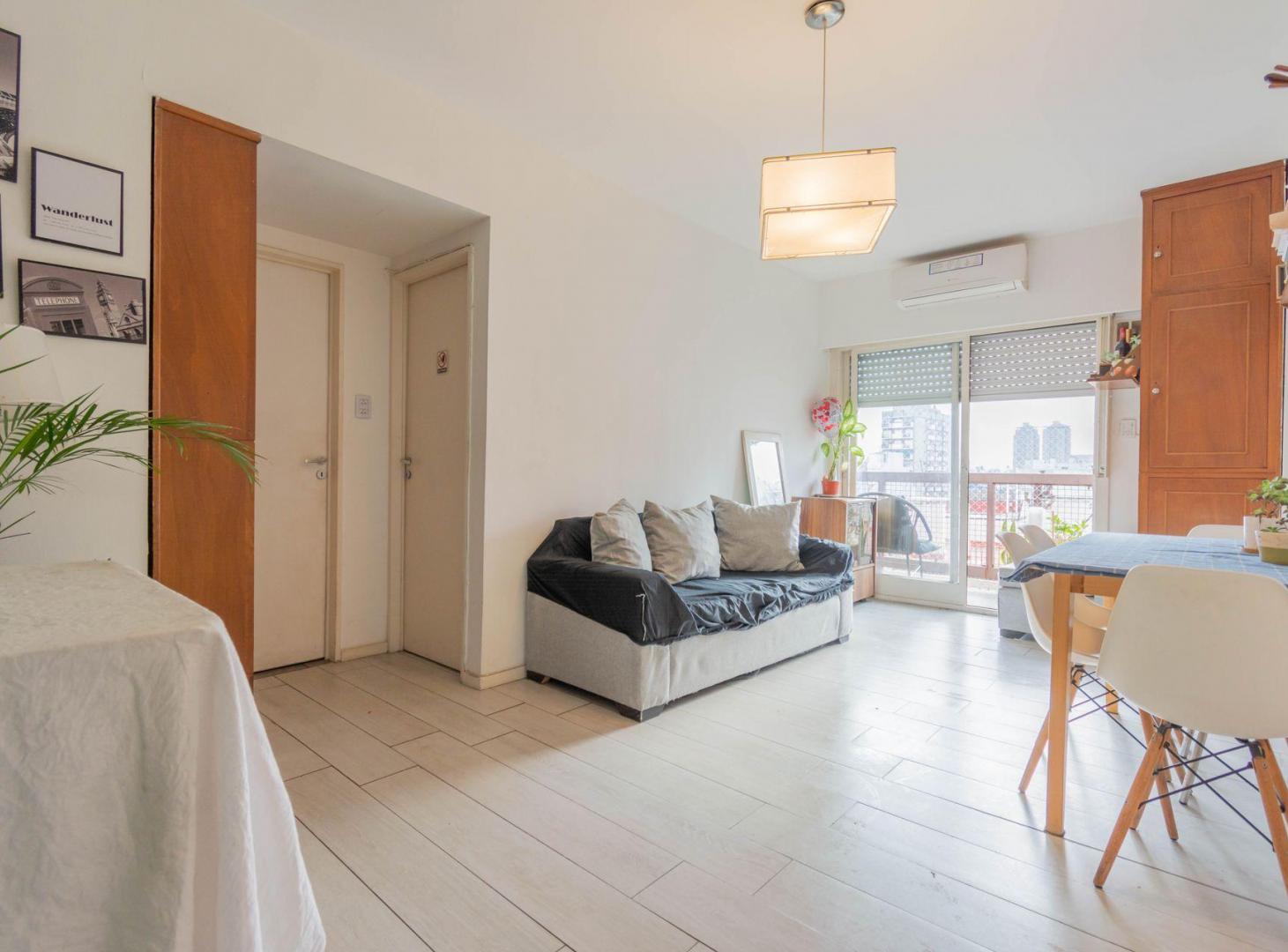 Foto de VENTA DEPARTAMENTO 2 AMBIENTES CON BALCON FLORES, imagen 2