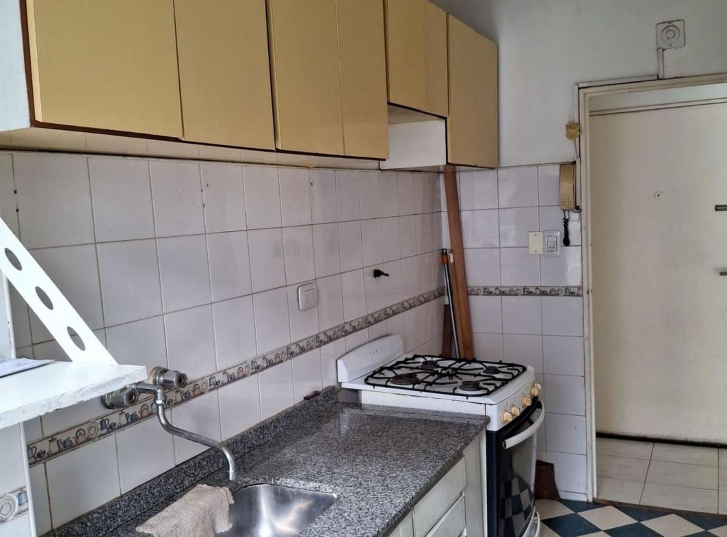 Foto de Departamento en Venta en Saavedra dos amb p/escal, imagen 1