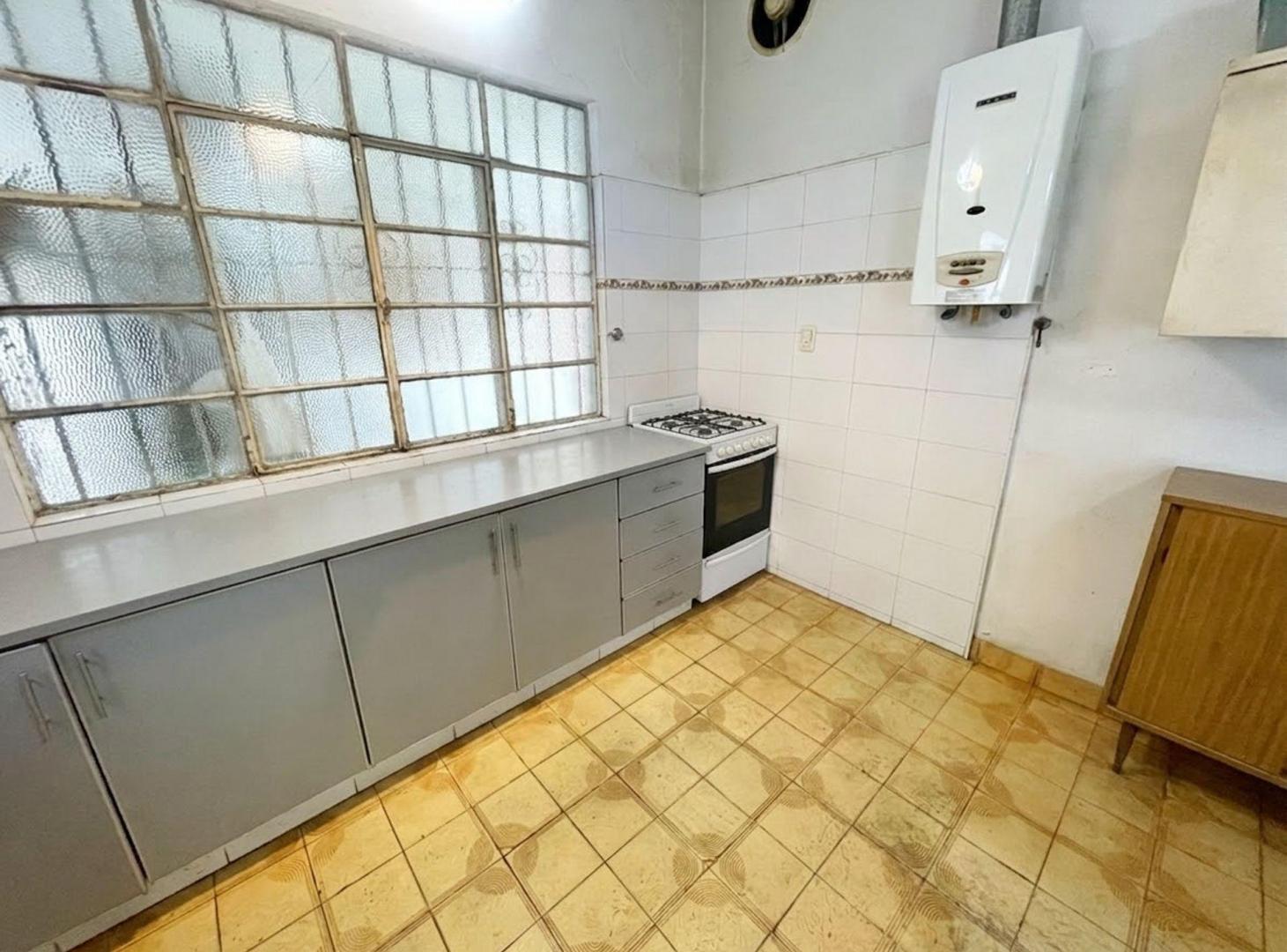 Foto de VENTA CASA LOTE PROPIO EN GERLI CON TERRAZA, imagen 3