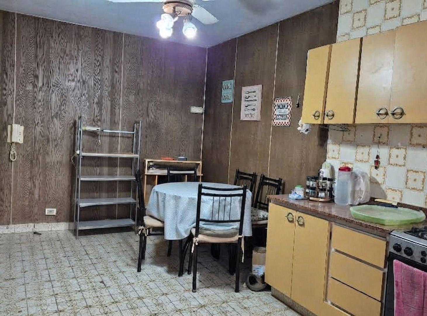 Foto de VENTA 4 AMB + DEPENDECIA Y COCHERA PATERNAL, imagen 4