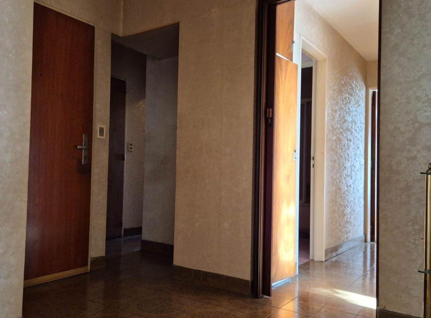 Foto de VENTA 4 AMB + DEPENDECIA Y COCHERA PATERNAL, imagen 2