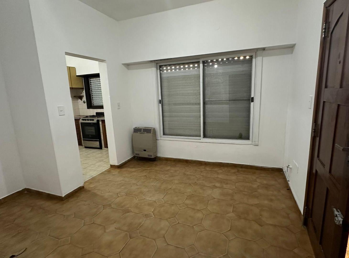 Foto de VENTA CASA 3 AMBIENTES C/COCHERA - CASTELAR, imagen 5