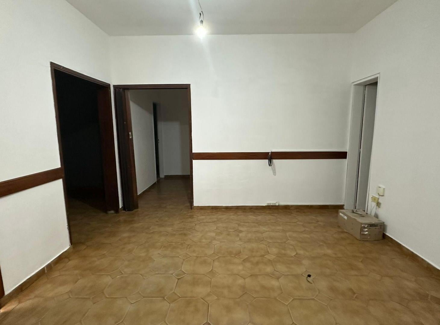 Foto de VENTA CASA 3 AMBIENTES C/COCHERA - CASTELAR, imagen 1