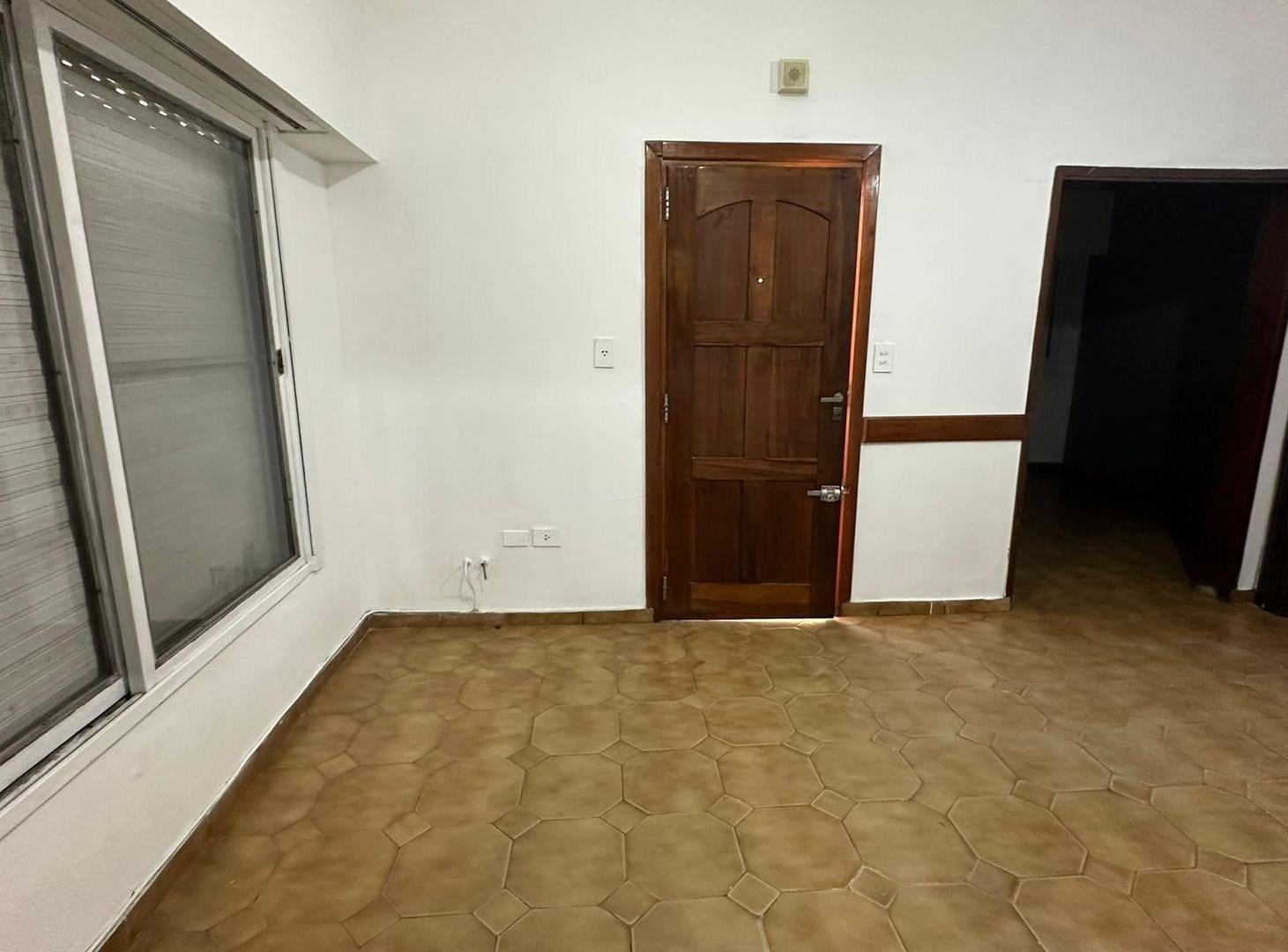 Foto de VENTA CASA 3 AMBIENTES C/COCHERA - CASTELAR, imagen 3