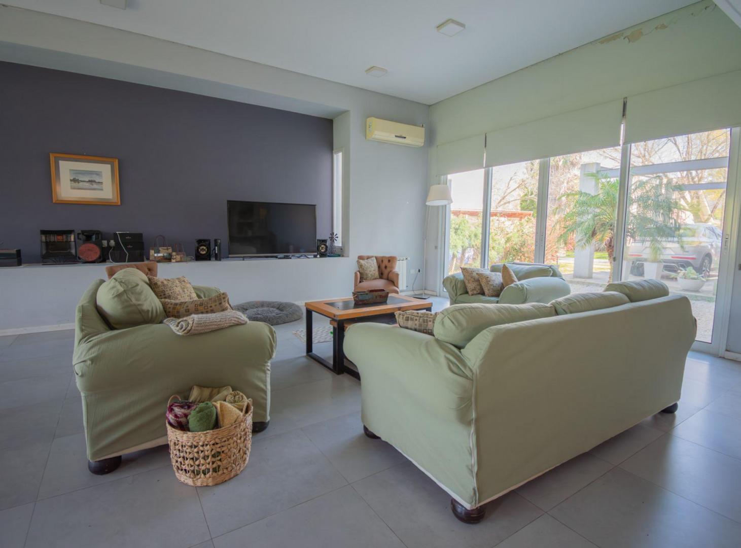 Foto de Venta casa 5 ambientes c/ jardín en La Masía Pilar, imagen 1