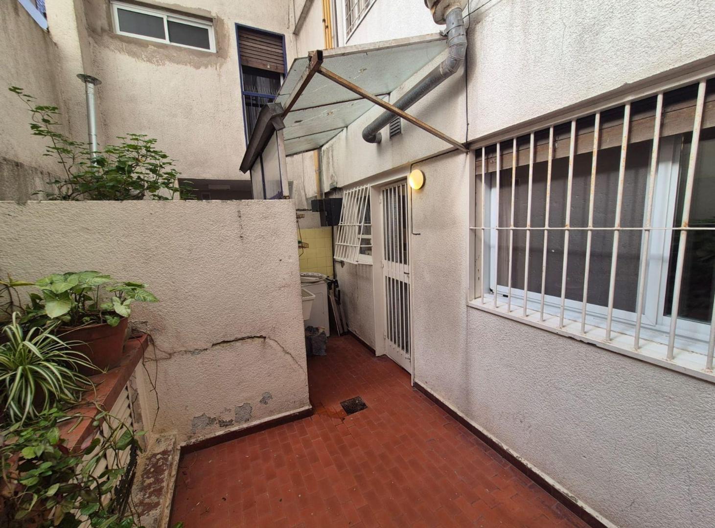 Foto de VENTA DUPLEX 4 AMB PATIO BALC Y COCHERA BELGRANO R, imagen 2