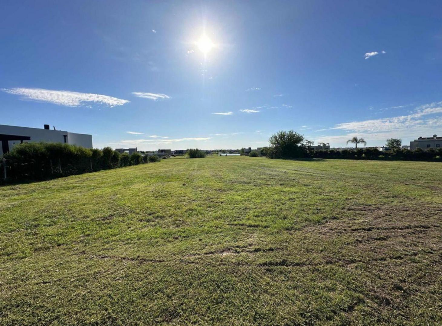 Foto de Venta lote frente espejo agua Area11 San Sebastian, imagen 4