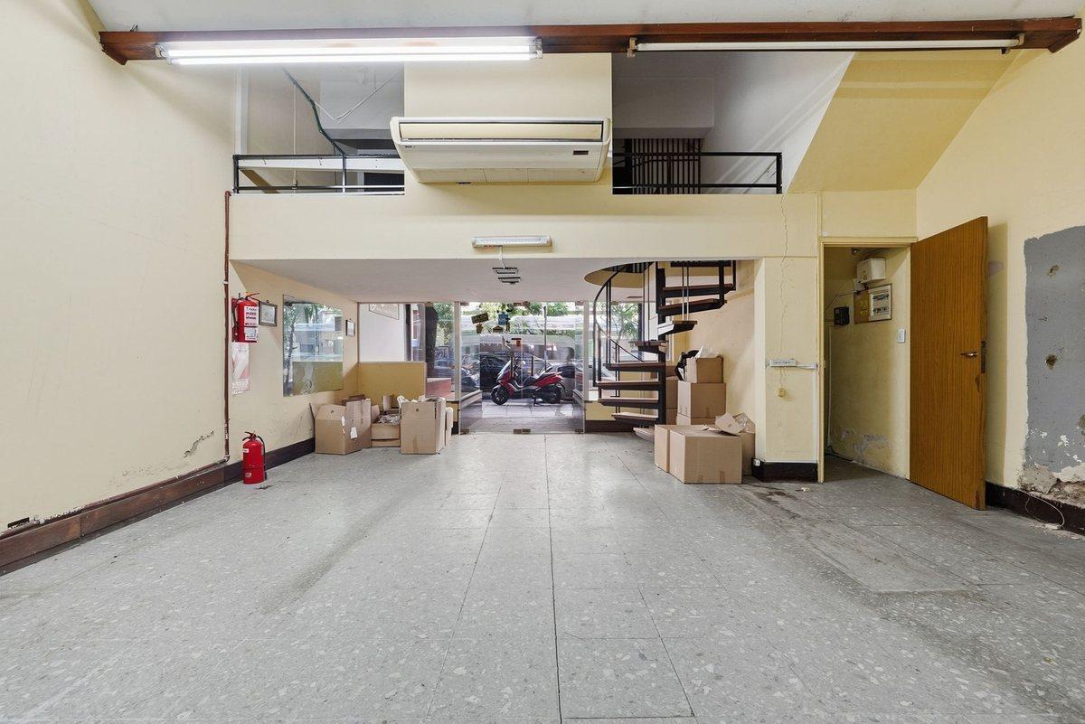 Foto de ALQUILER IMPORTANTE LOCAL COMERCIAL AV. RIVADAVIA, imagen 5