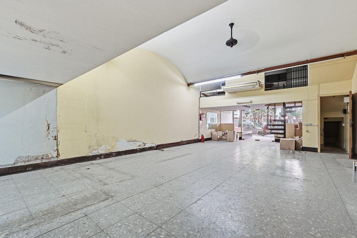 Foto de ALQUILER IMPORTANTE LOCAL COMERCIAL AV. RIVADAVIA, imagen 3