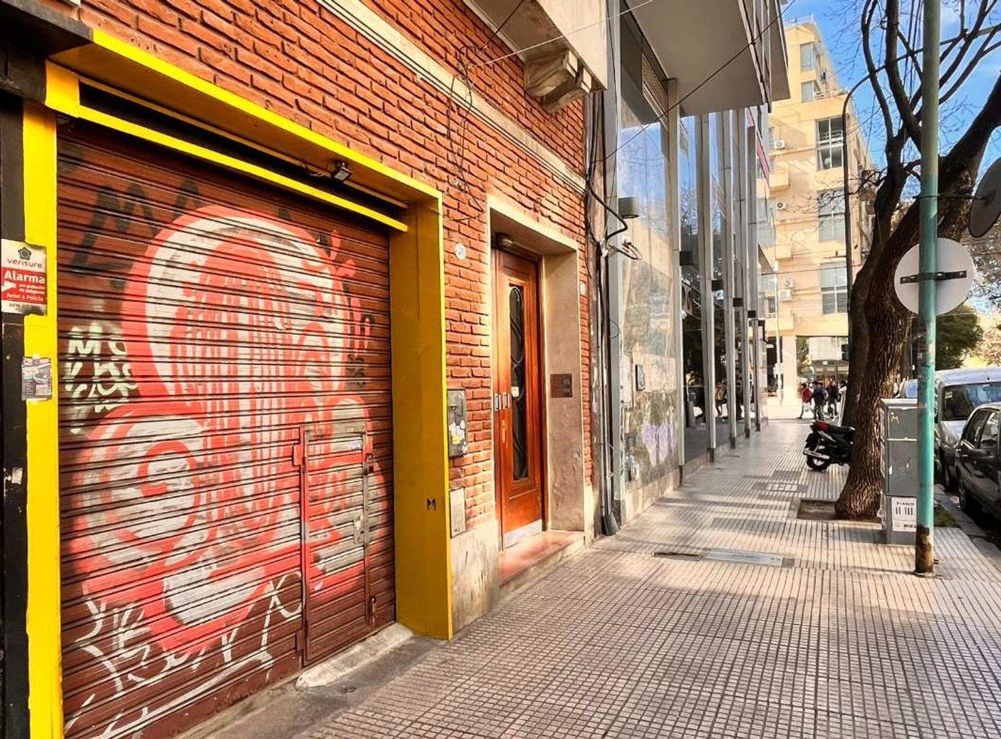 Foto de LOCAL en VENTA, Patio y Vivienda Bajas expensas, imagen 1