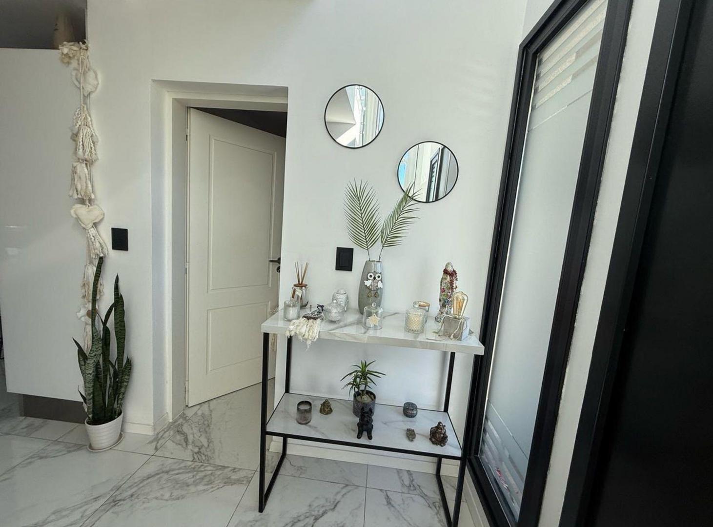 Foto de VENTA CASA 5 AMBIENTES BARRIO PRIVADO SANTA RITA, imagen 3