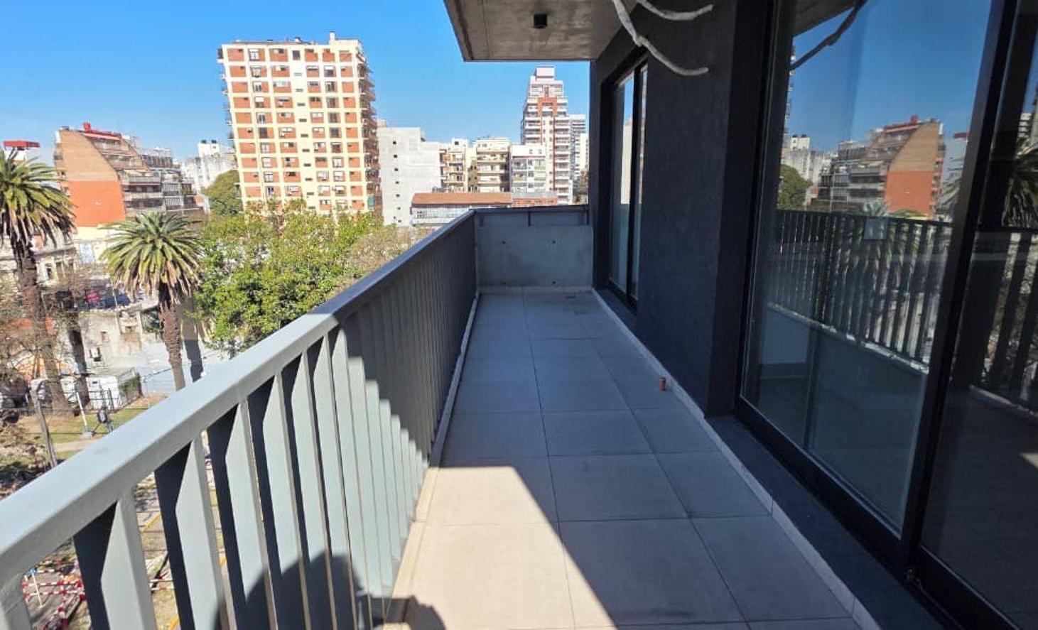 Foto de Alquiler 2 ambientes balcon corrido Villa Uquiza, imagen 2