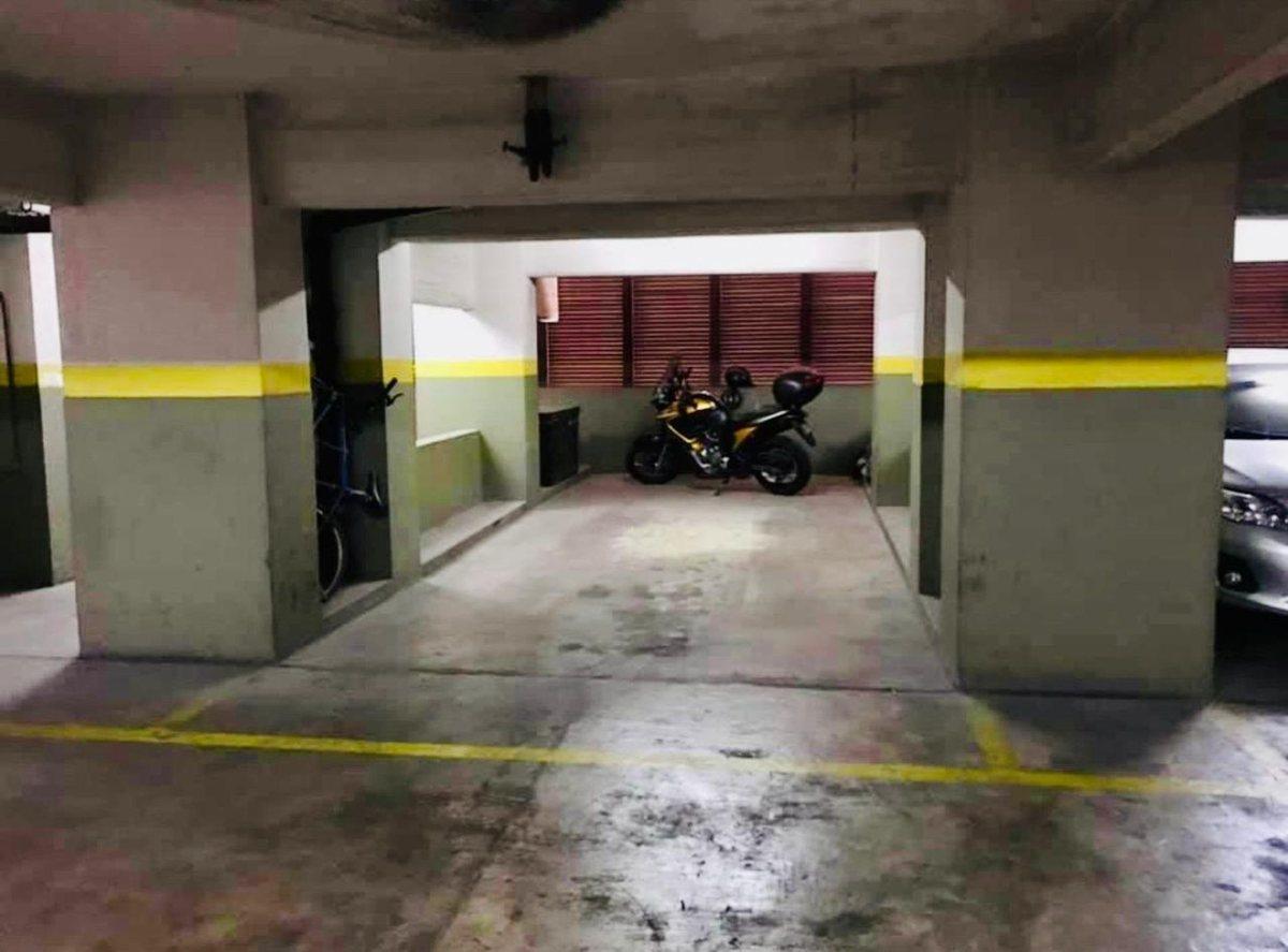 Foto de COCHERA DOBLE, c/RAMPA. CUBIERTA. Esmeralda y Cba, imagen 1