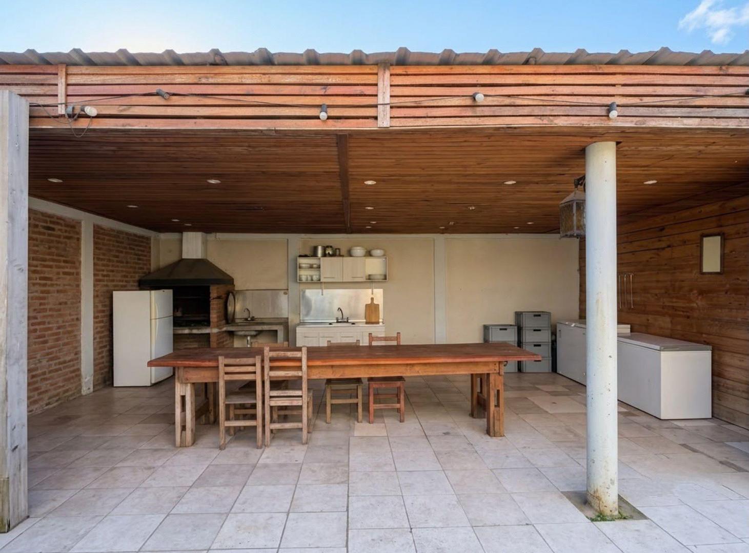 Foto de Casa con Piscina en Lote de mas de 1000 m2, imagen 3