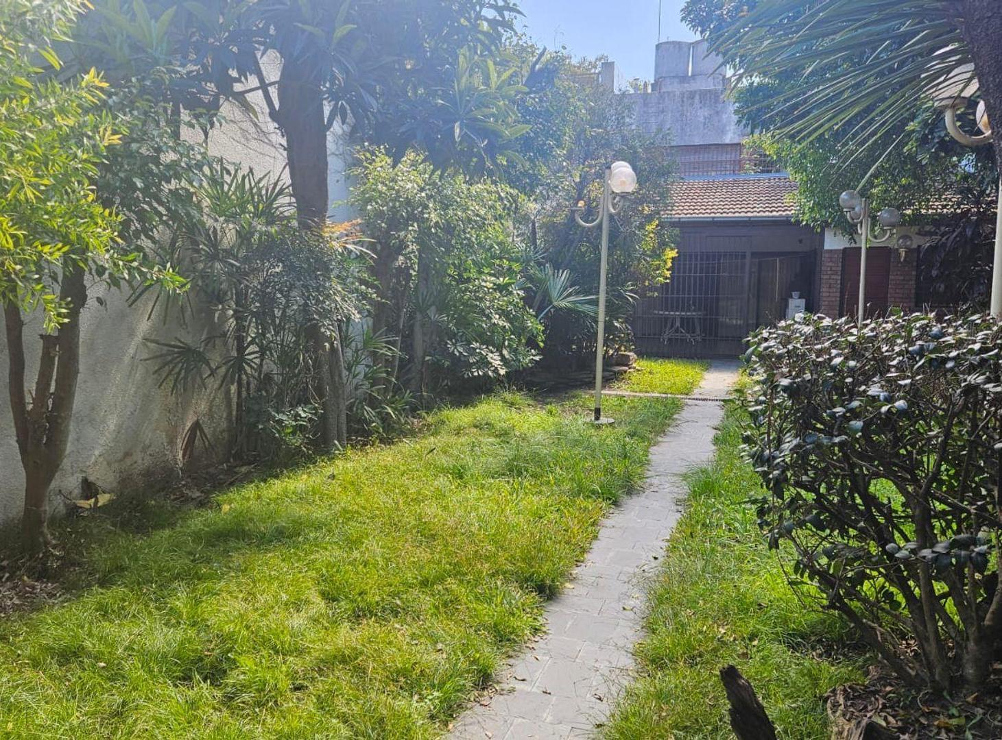 Foto de VENTA CASA LOTE PROPIO 4 AMB + COCH + JARDIN, imagen 3