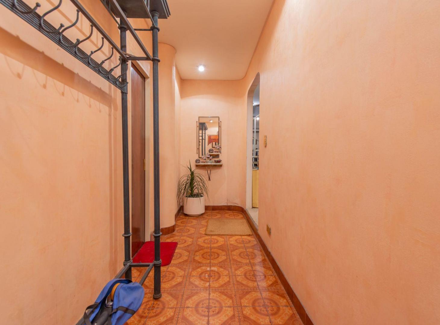 Foto de VENTA CASA LOTE PROPIO 4 AMB + COCH + JARDIN, imagen 2