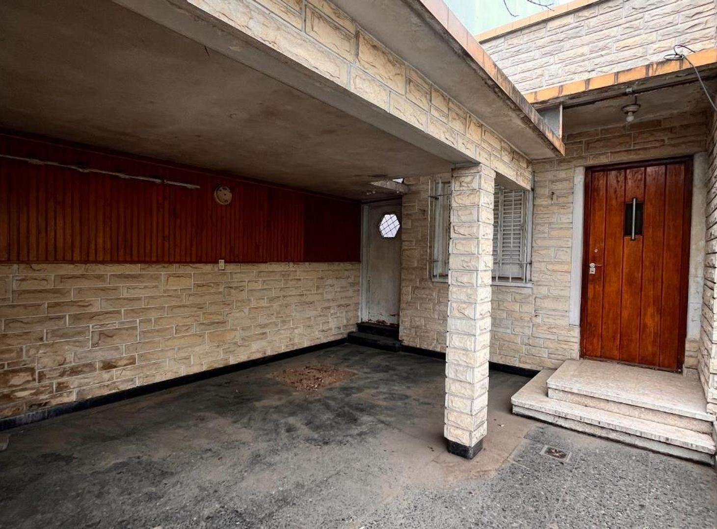 Foto de LOTE / CASA en VENTA a REFACCIONAR. 320MT2, imagen 1