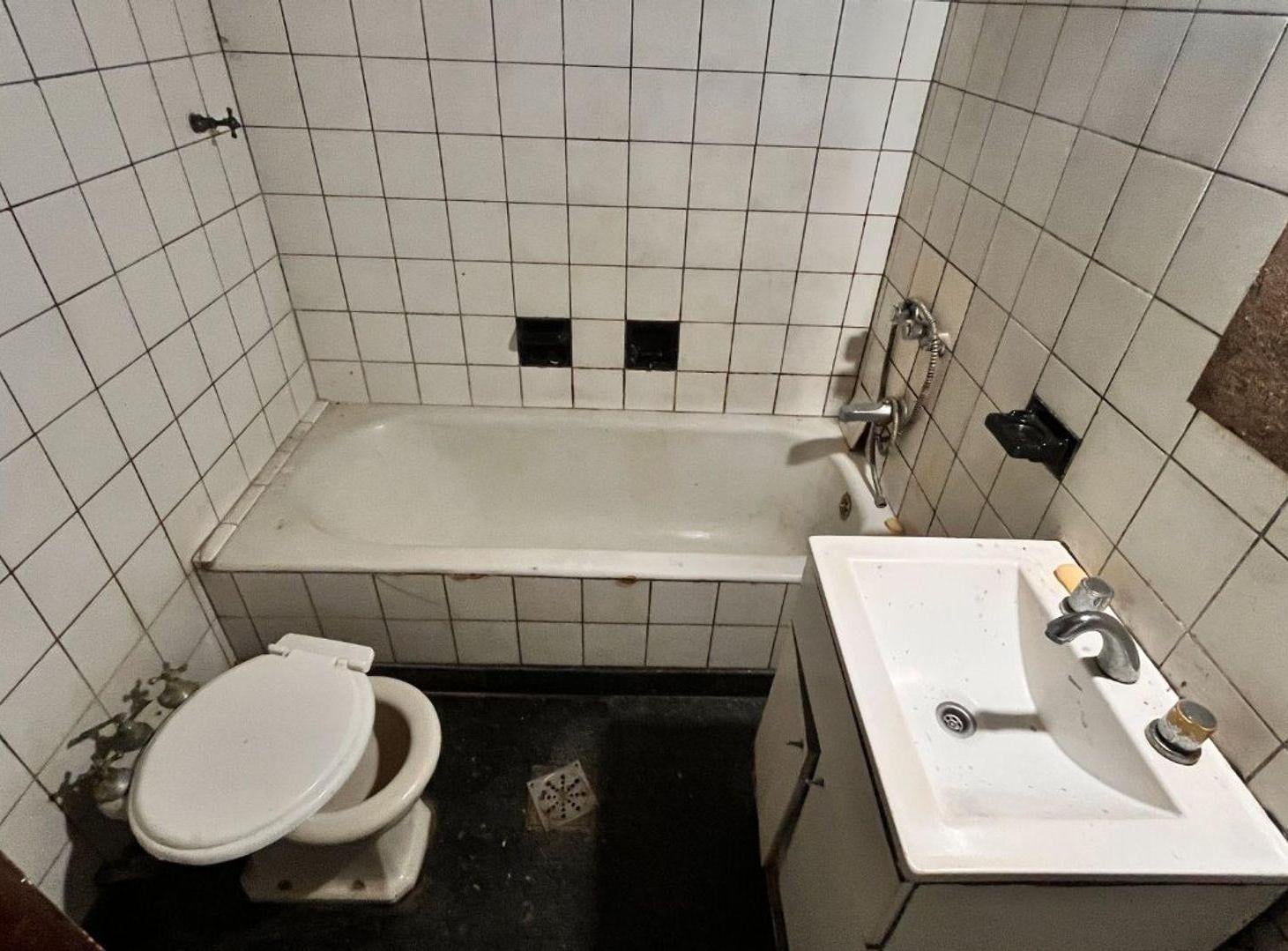 Foto de LOTE / CASA en VENTA a REFACCIONAR. 320MT2, imagen 2