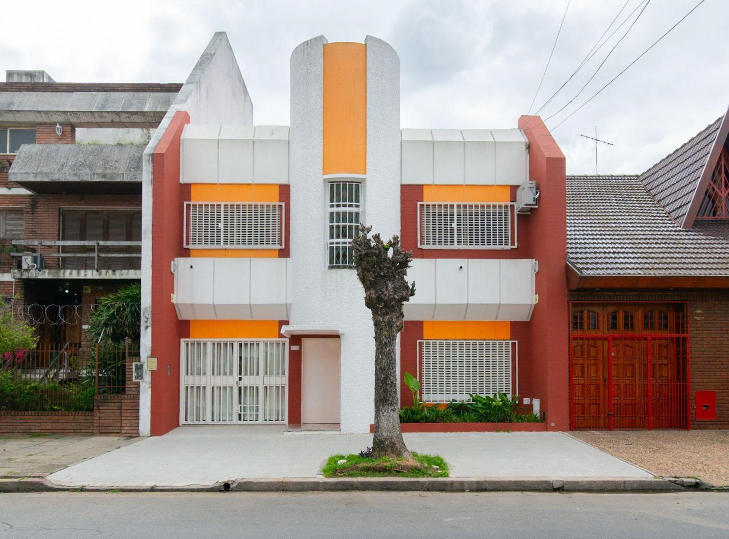 Foto de CASA 5 AMB CON PATIO Y QUINCHO PARQUE AVELLANEDA, imagen 2