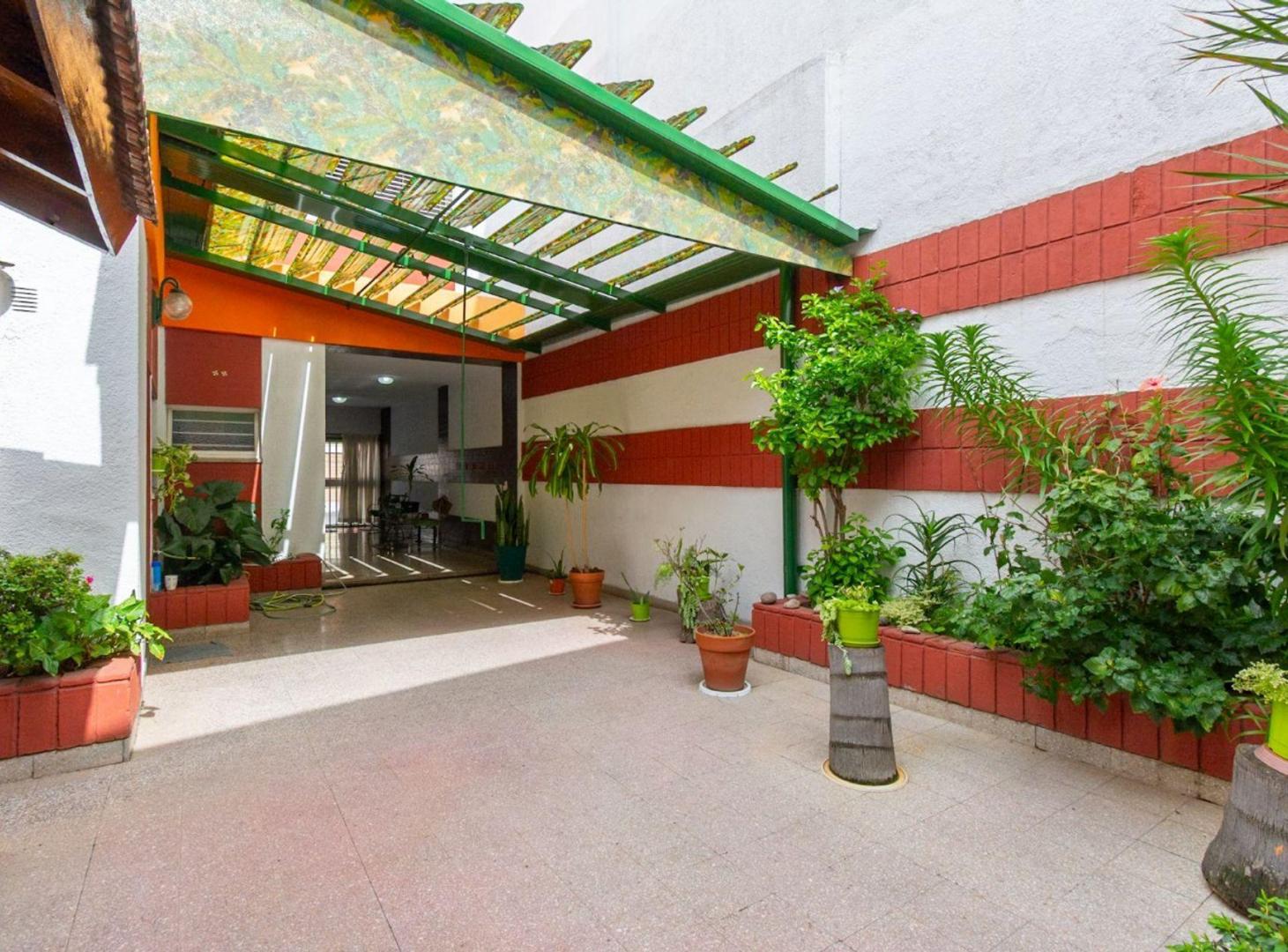 Foto de CASA 5 AMB CON PATIO Y QUINCHO PARQUE AVELLANEDA, imagen 1