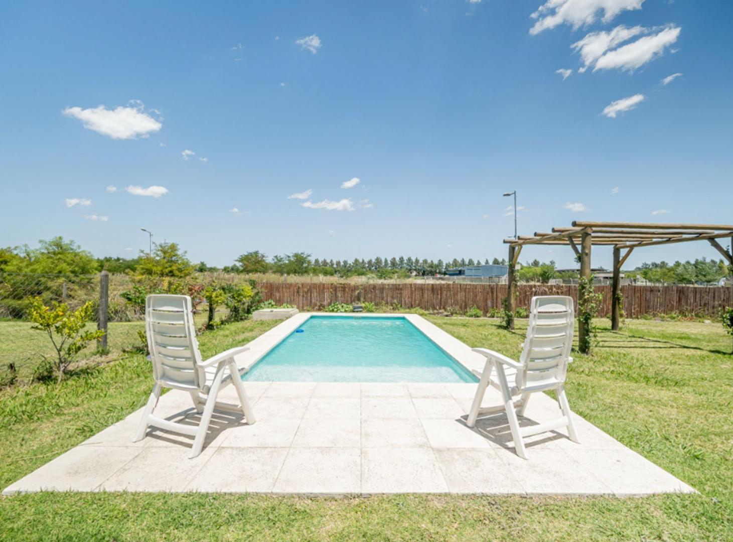 Foto de VENDE CASA CON PARQUE Y PILETA EN BARRIO EL CANTON, imagen 3