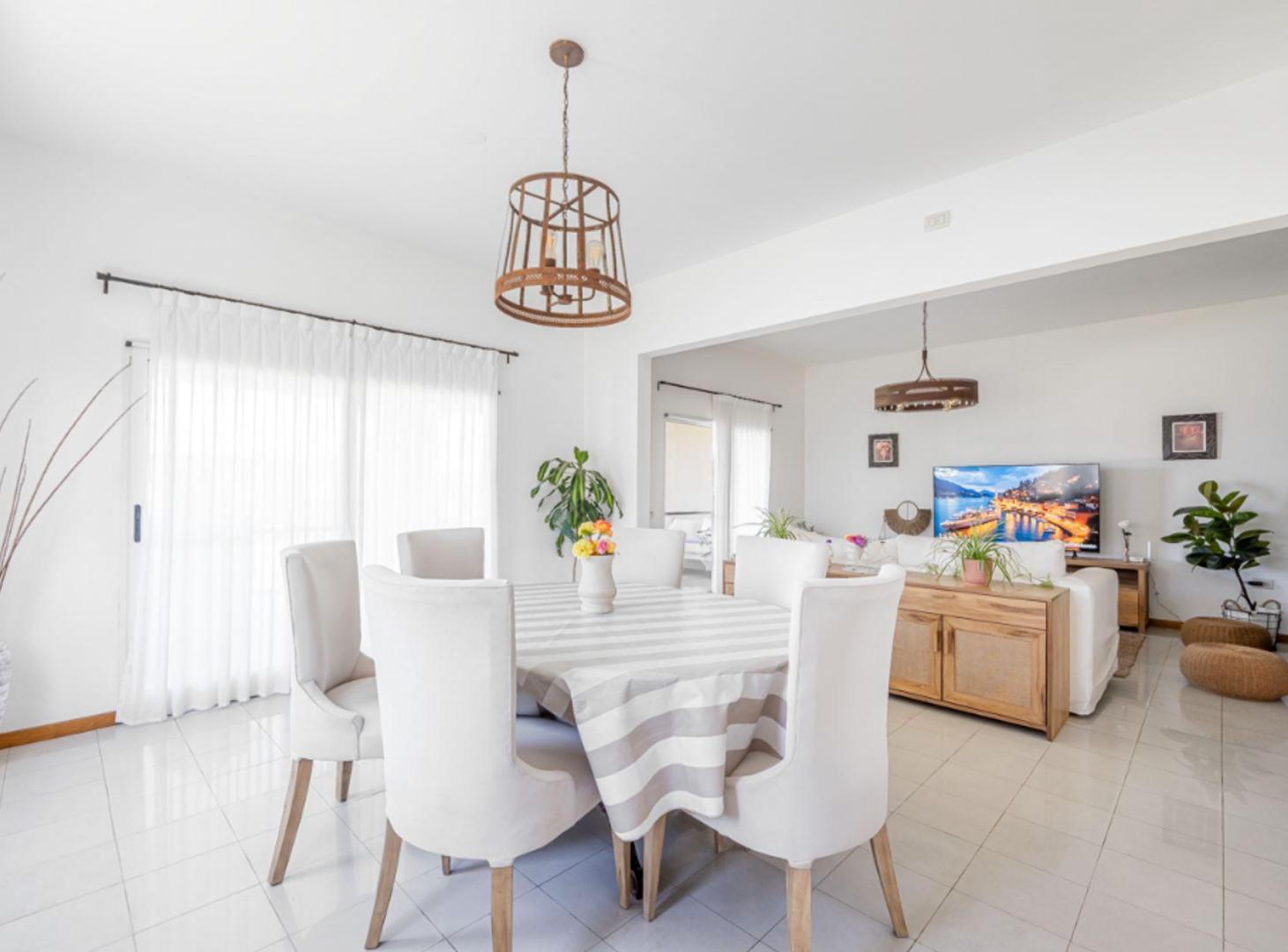 Foto de VENDE CASA CON PARQUE Y PILETA EN BARRIO EL CANTON, imagen 4