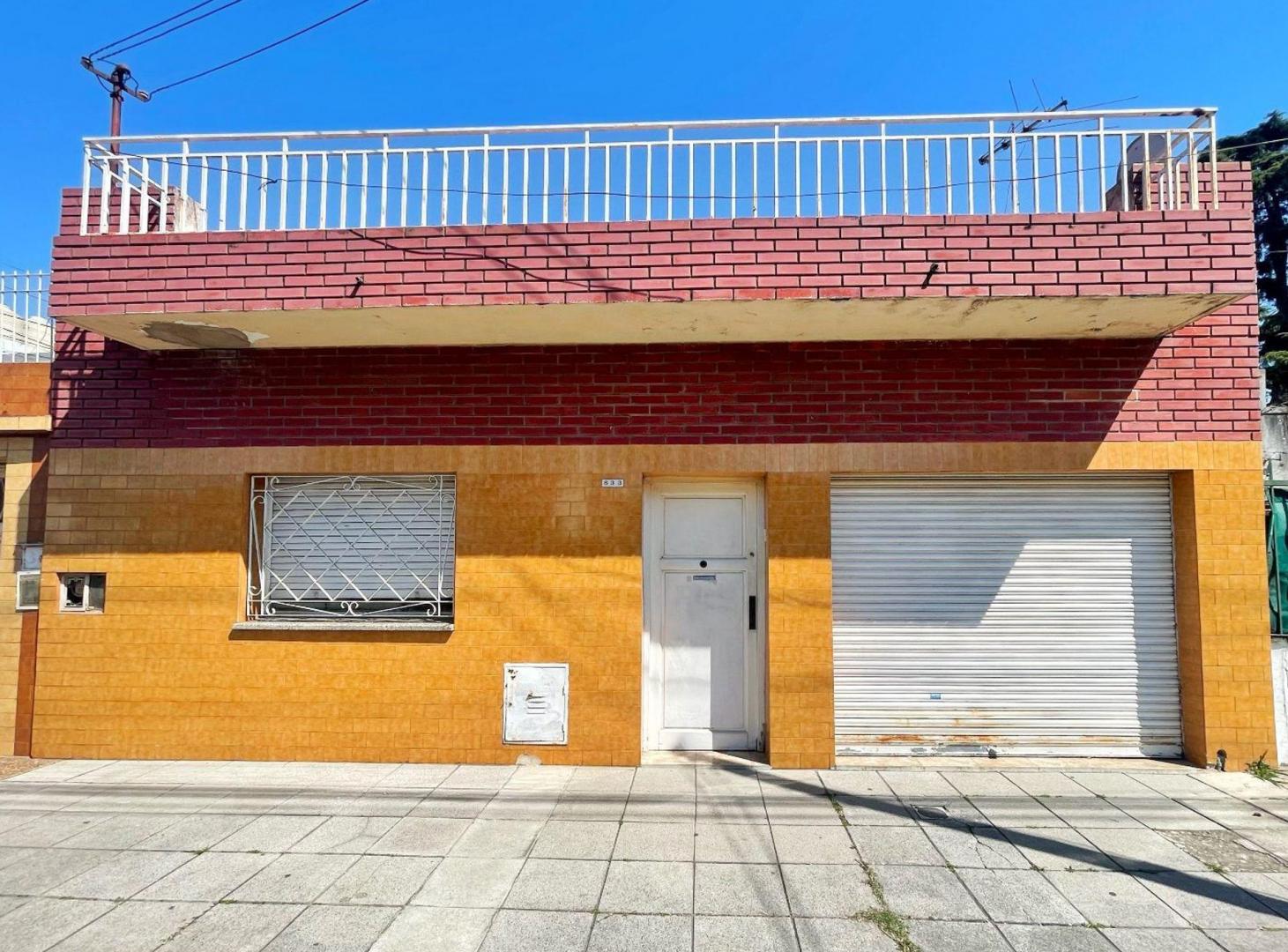 Foto de VENTA CASA CON JARDIN Y GARAGE EN LANUS ESTE, imagen 2