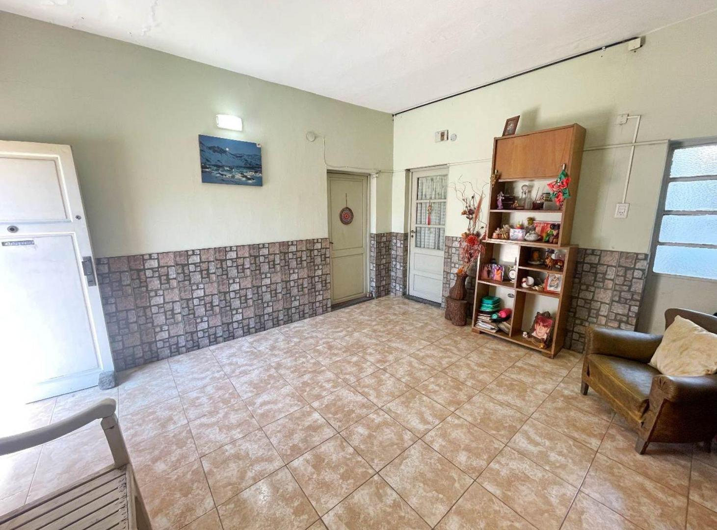 Foto de VENTA CASA CON JARDIN Y GARAGE EN LANUS ESTE, imagen 5