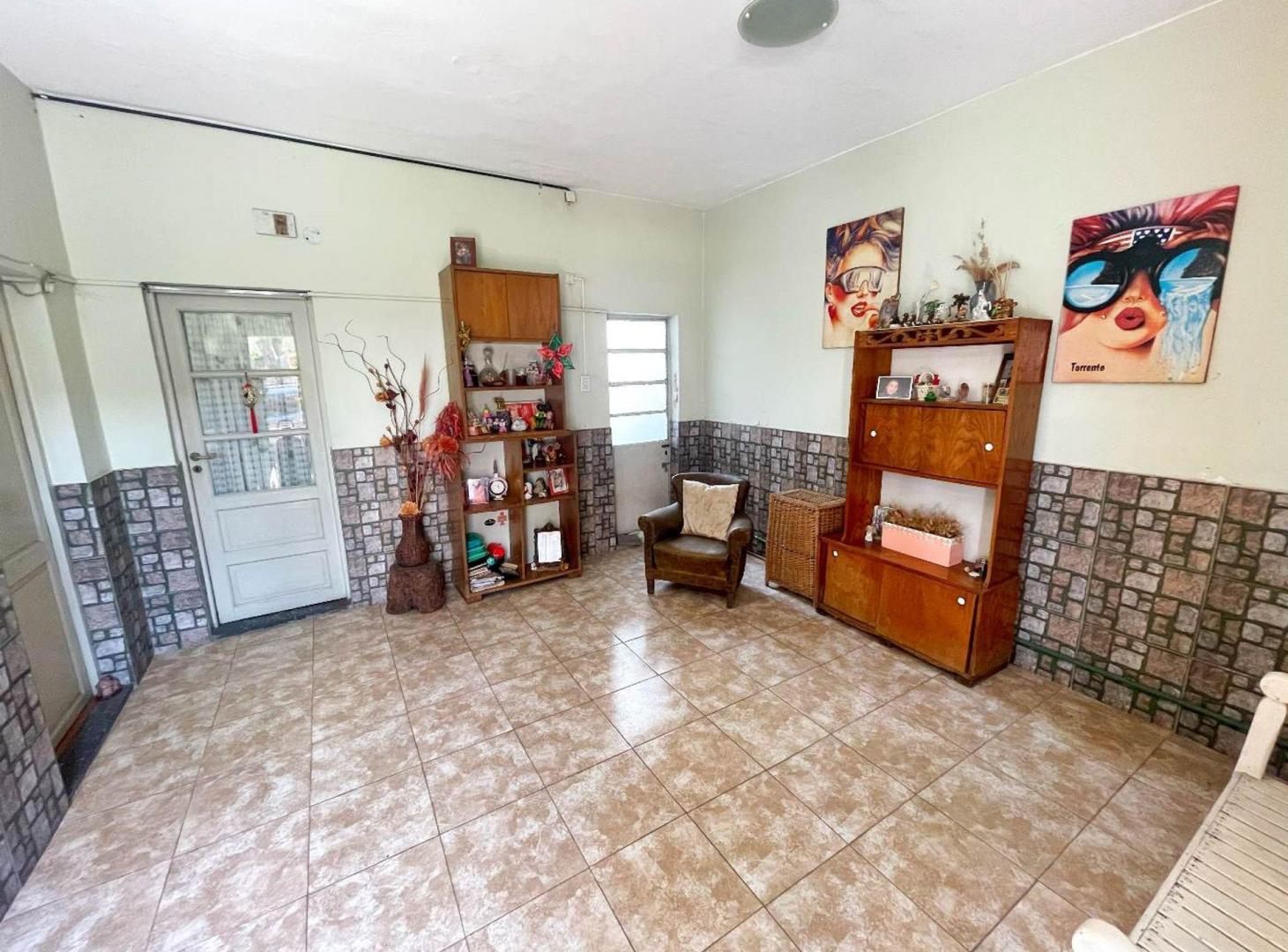 Foto de VENTA CASA CON JARDIN Y GARAGE EN LANUS ESTE, imagen 3