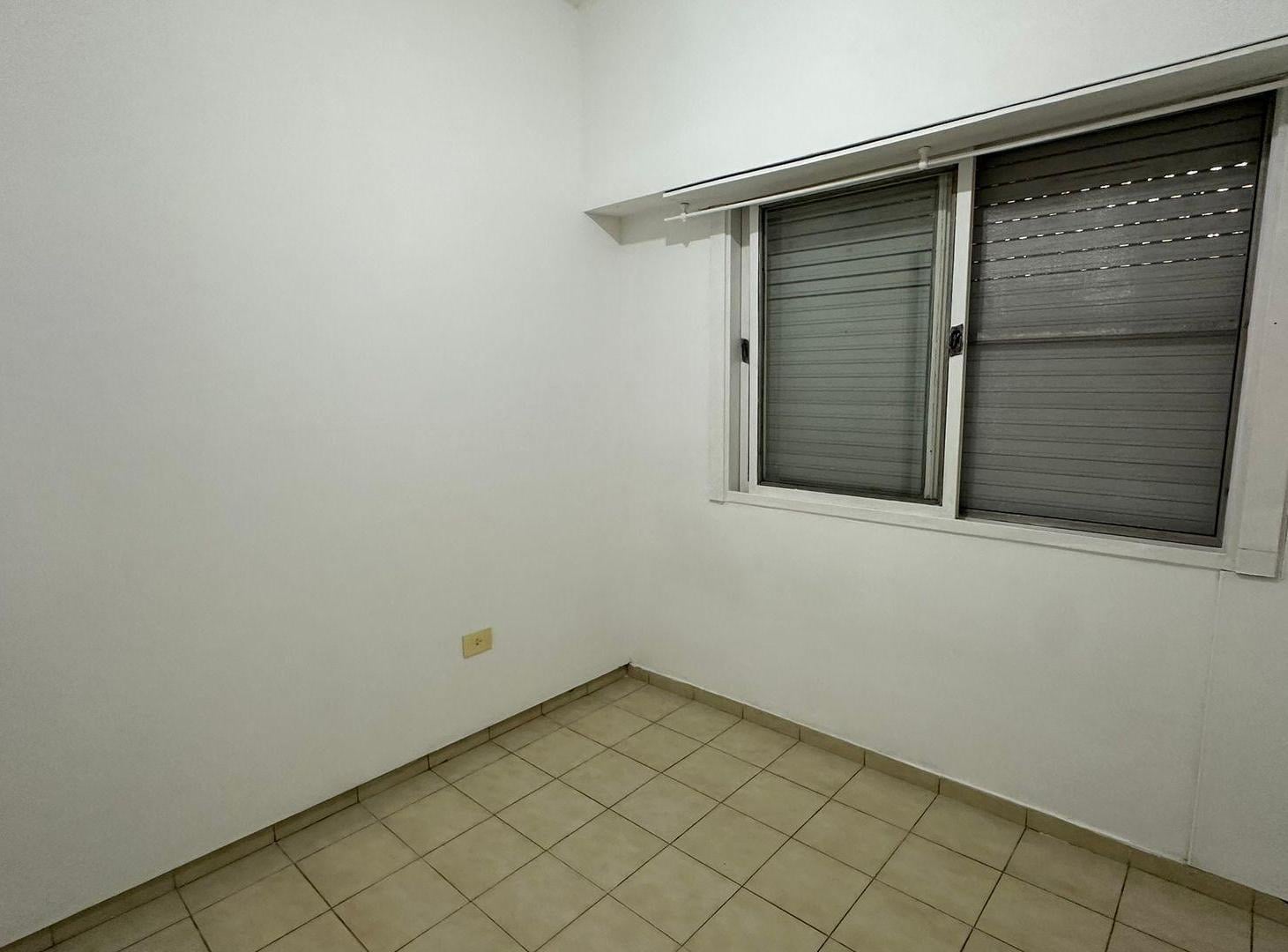 Foto de ALQUILER CASA 3 AMBIENTES C/COCHERA - CASTELAR, imagen 5
