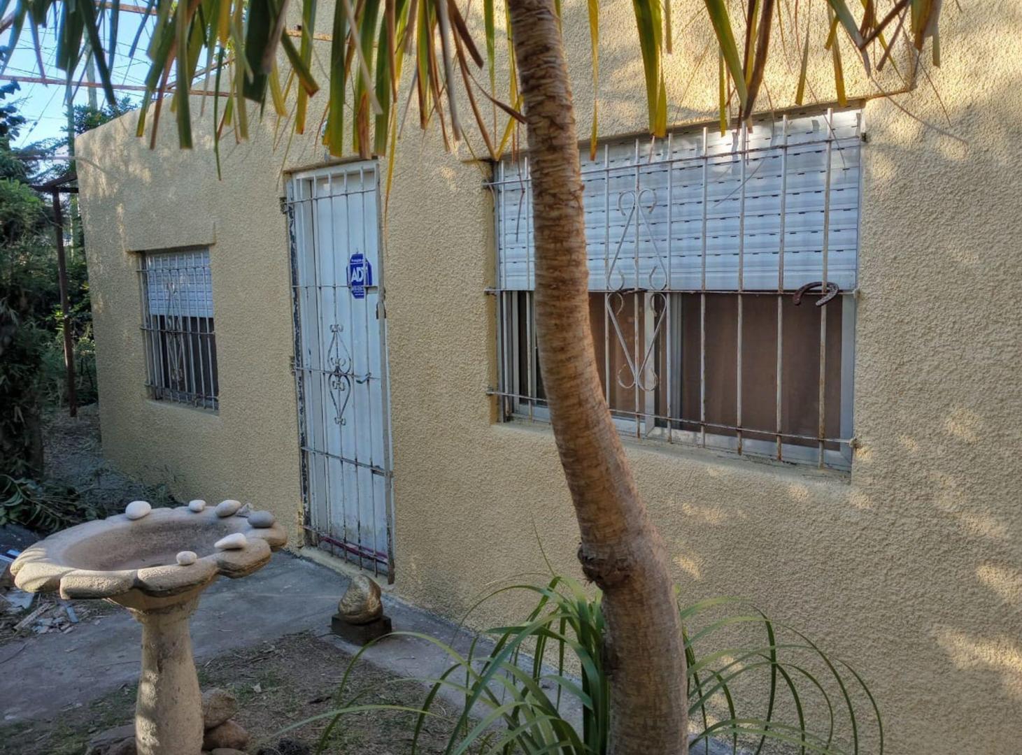 Foto de VENTA CASA 3 ambientes con patio jardín y parrilla, imagen 2